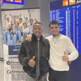 Mike F. bei seiner Ankunft am Flughafen Köln